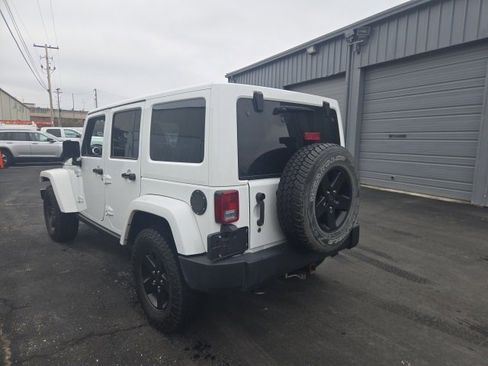 Used 2015 Jeep Wrangler Unlimited Sahara image 7