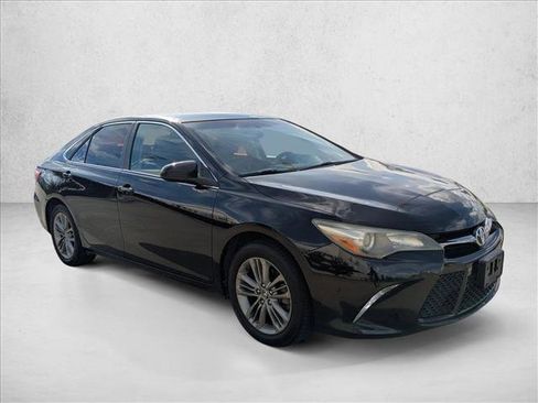 Used 2015 Toyota Camry SE image 3