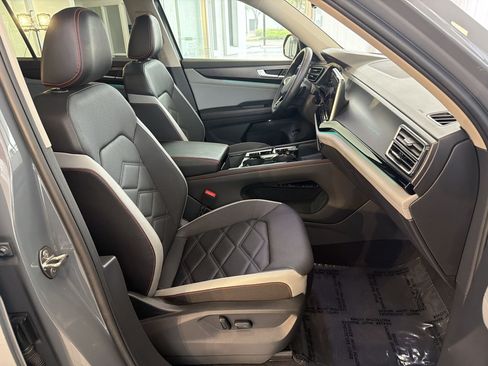 Used 2024 Volkswagen Atlas Peak Edition SEL AWD/4WD image 26