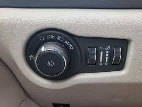 Used 2024 Chrysler Pacifica Limited FWD image 31