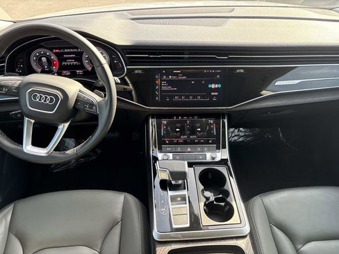 Used 2021 Audi Q8 Premium image 29