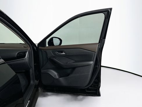 Used 2023 Nissan Rogue SL image 32