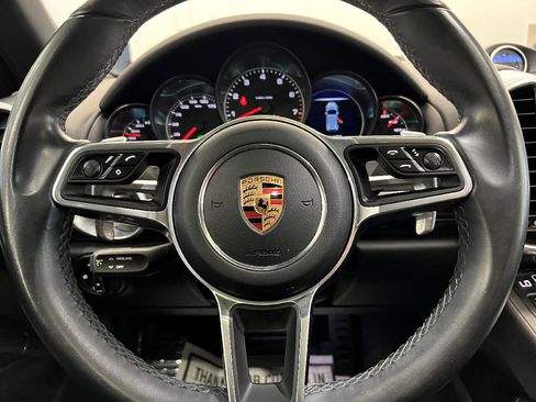 Used 2018 Porsche Cayenne Platinum Edition image 40