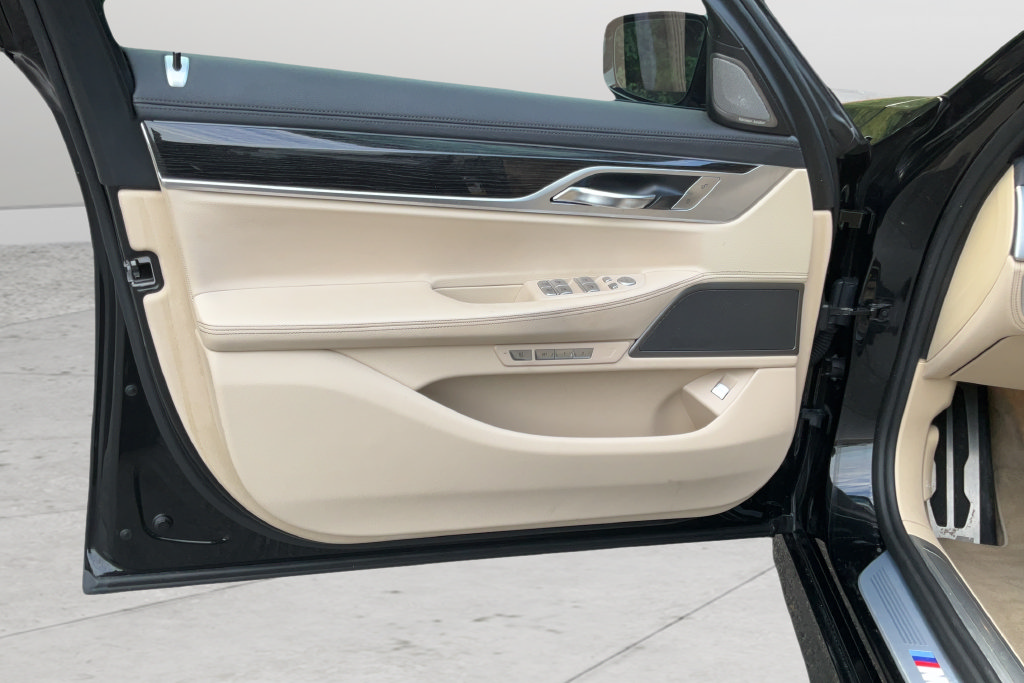 Used 2018 BMW 740i RWD image 10