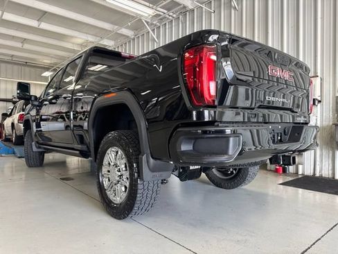 Used 2023 GMC Sierra 2500 Denali w/ Denali Black Diamond Edition AWD/4WD image 10