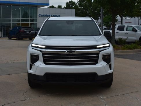 New 2026 Chevrolet Traverse LT w/ Driver Confidence Package FWD image 2