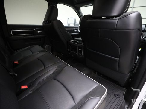 New 2026 RAM 2500 Laramie AWD/4WD image 12