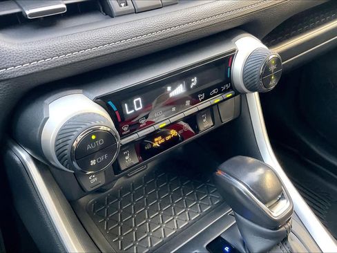 Used 2023 Toyota RAV4 XLE Premium image 31