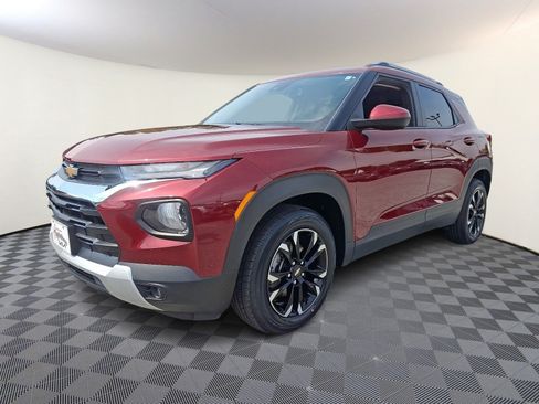 Used 2023 Chevrolet TrailBlazer LT w/ Convenience Package FWD image 3