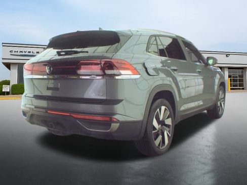 Used 2025 Volkswagen Atlas Cross Sport SE image 4