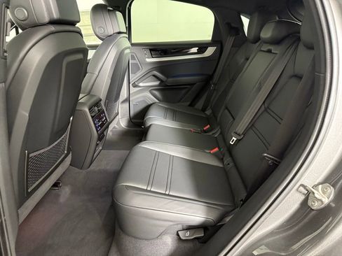 New 2025 Porsche Cayenne Coupe image 23
