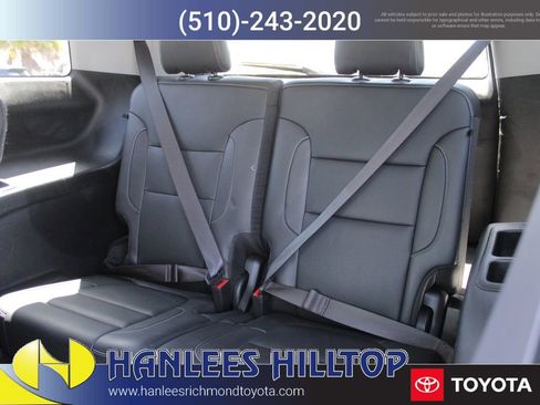 Used 2023 GMC Acadia SLT image 17