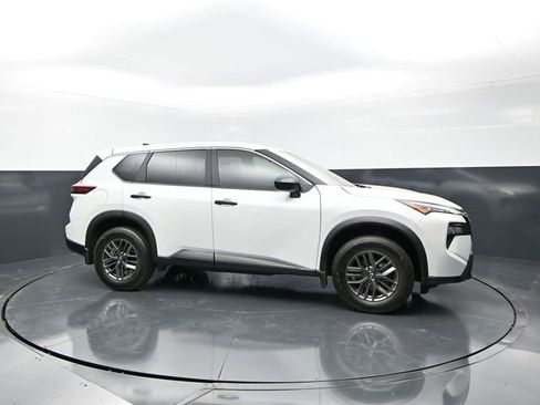 Certified 2025 Nissan Rogue S FWD image 6