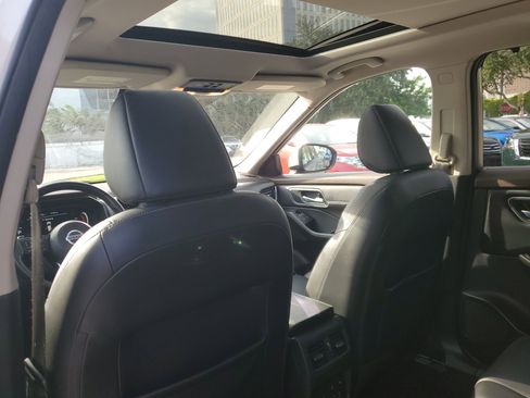 Certified 2021 Nissan Rogue Platinum image 14