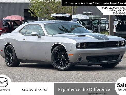 Used 2016 Dodge Challenger SXT w/ Blacktop Package RWD image 1
