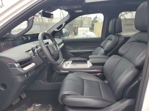 New 2025 Lincoln Navigator L Reserve w/ Jet Appearance Package image 9