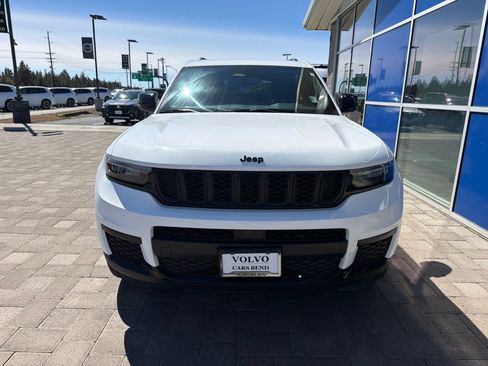 Used 2023 Jeep Grand Cherokee L Laredo AWD/4WD image 3