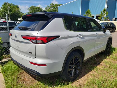 Used 2023 Mitsubishi Outlander SEL FWD image 3