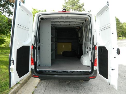Used 2022 Mercedes-Benz Sprinter 1500 image 9