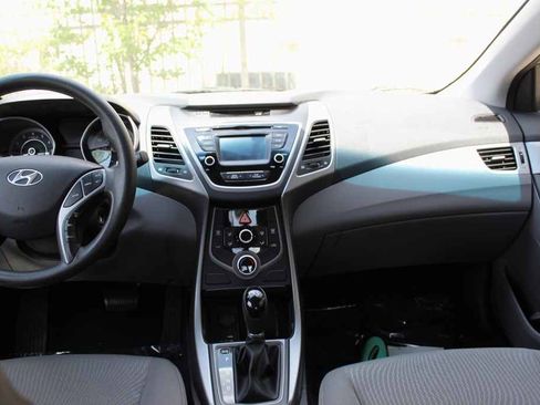 Used 2015 Hyundai Elantra SE w/ Option Group 02 FWD image 26