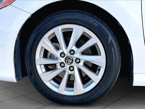 Used 2021 Toyota Camry LE image 10