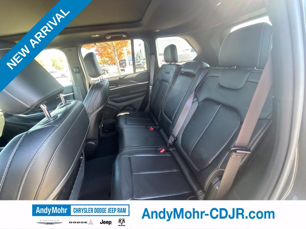 Used 2025 Jeep Grand Cherokee Limited w/ Luxury Tech Group II AWD/4WD image 13