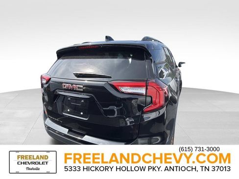Used 2022 GMC Terrain SLE w/ Driver Convenience Package FWD image 3