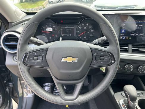 New 2026 Chevrolet Trax LS w/ LS Convenience Package FWD image 9