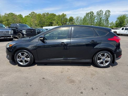Used 2016 Ford Focus SE FWD image 2