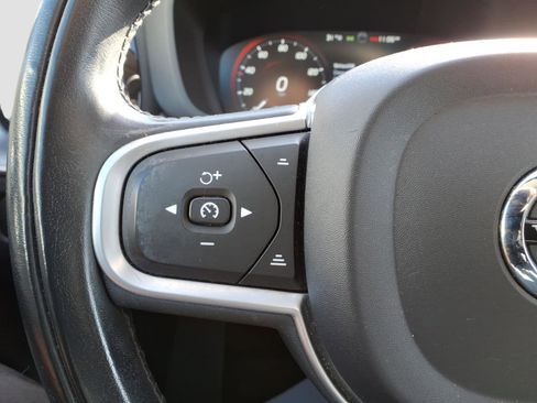 Used 2020 Volvo XC60 T5 Momentum w/ Protection Package image 27