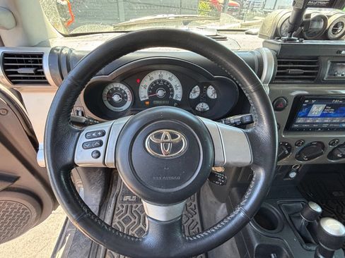 Used 2007 Toyota FJ Cruiser 4WD image 11