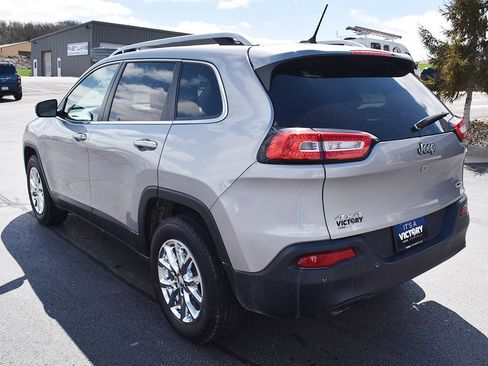 Used 2017 Jeep Cherokee Latitude w/ Safety/Convenience Group AWD/4WD image 3