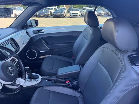 Used 2019 Volkswagen Beetle 2.0T SE w/ SE Premium Package FWD image 10