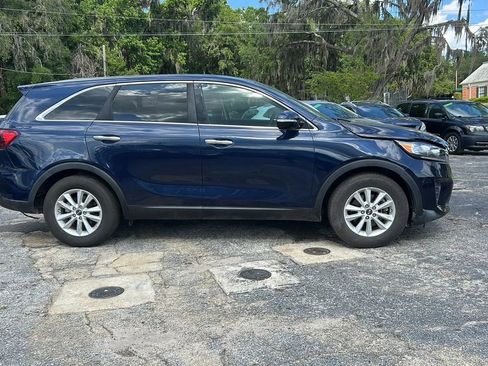 Used 2019 Kia Sorento LX FWD image 2