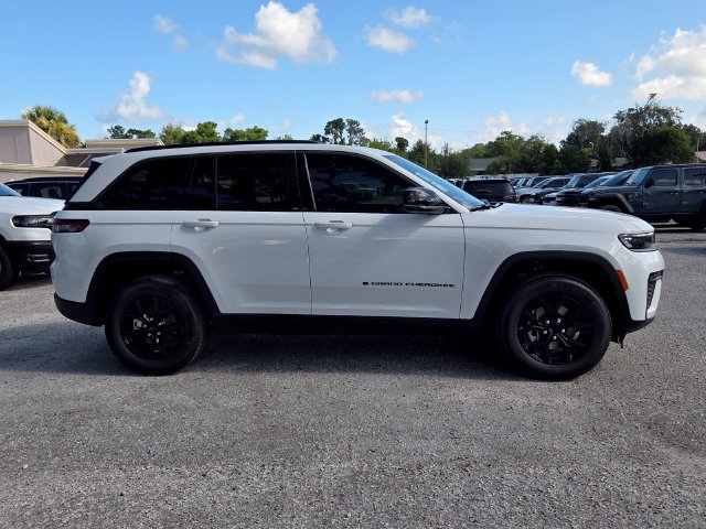 New 2026 Jeep Grand Cherokee Altitude RWD image 9
