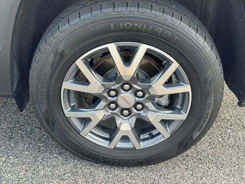 Used 2023 GMC Acadia SLT AWD/4WD image 7