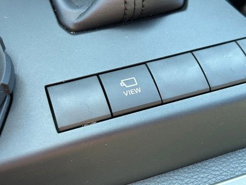 Certified 2025 Toyota 4Runner Limited AWD/4WD image 33