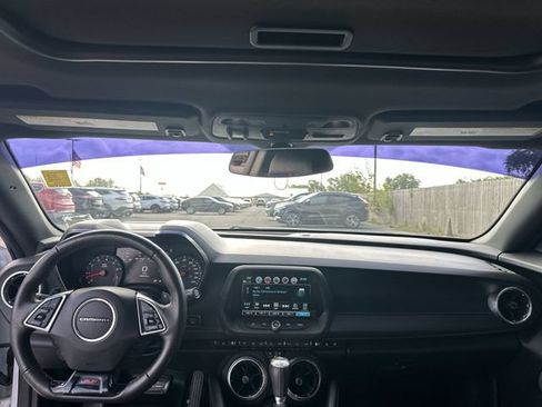 Used 2018 Chevrolet Camaro SS RWD image 10