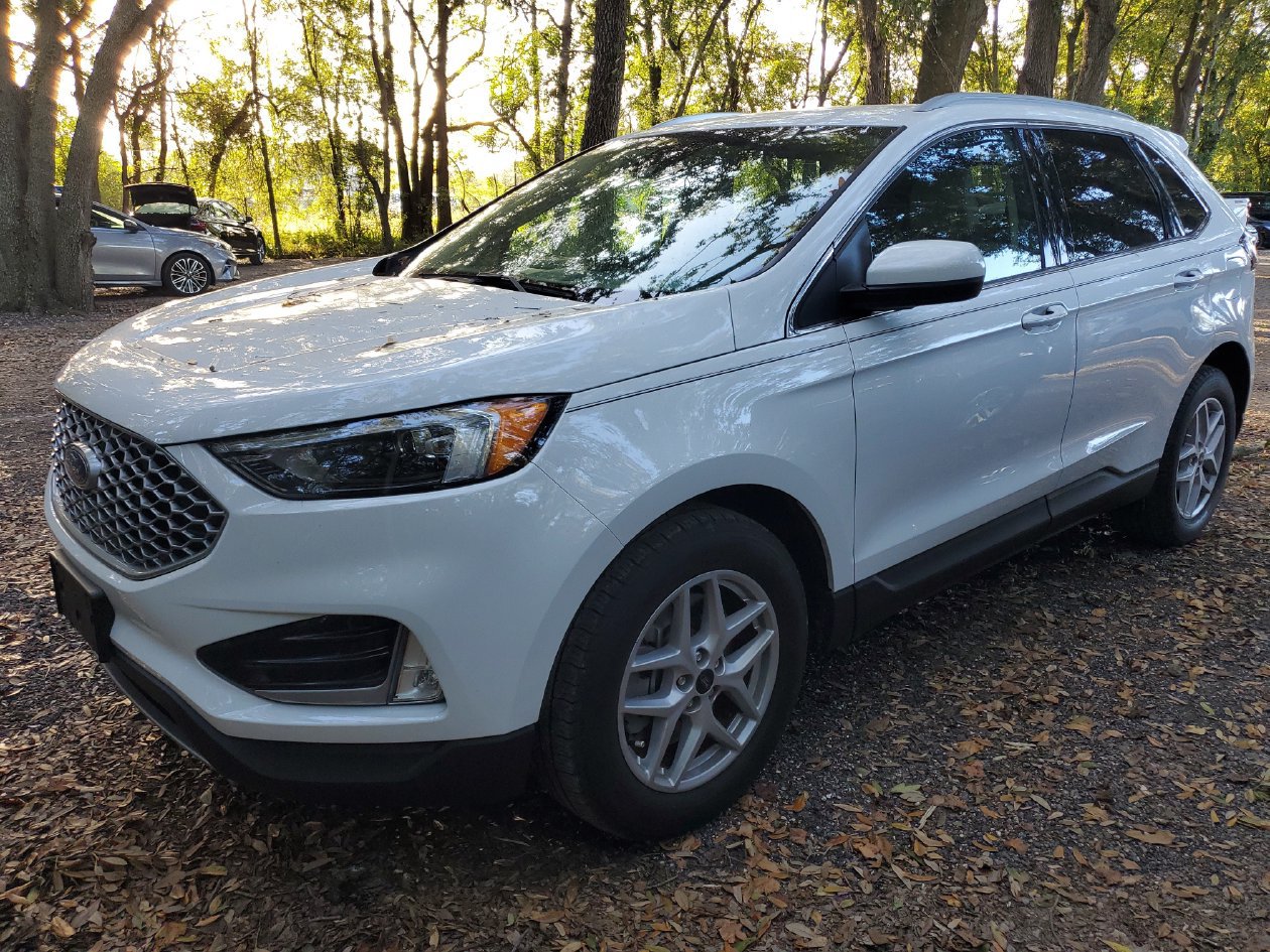 Used 2024 Ford Edge SEL w/ Convenience Package AWD/4WD image 2
