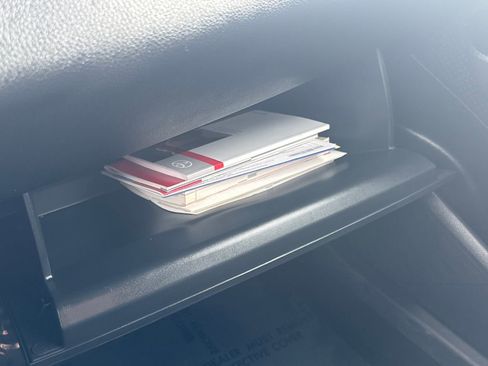 Used 2019 Toyota C-HR XLE image 27