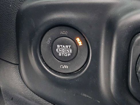 Used 2021 Jeep Wrangler Unlimited Sahara image 30