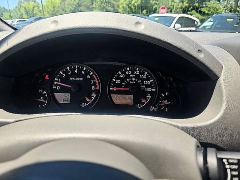 Used 2015 Nissan Frontier SV w/ SV Value Truck Package AWD/4WD image 17