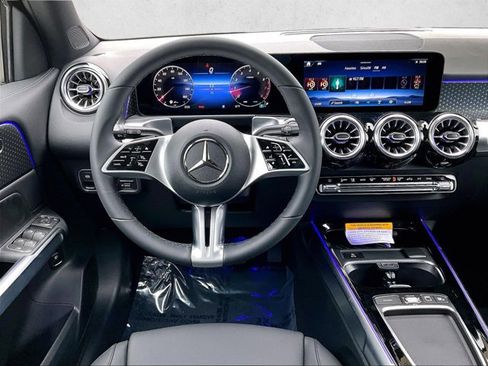 New 2026 Mercedes-Benz GLB 250 image 18