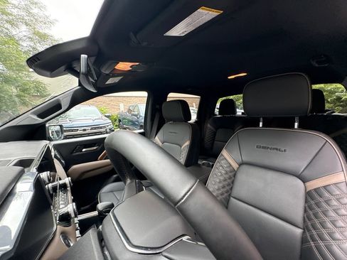 Used 2024 GMC Canyon Denali w/ LPO, Denali Black Edition AWD/4WD image 17