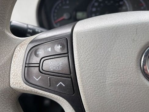 Used 2012 Toyota Sienna LE image 22