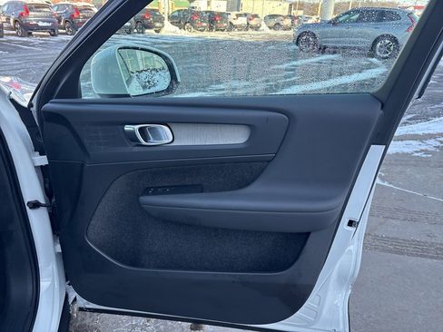 Used 2023 Volvo XC40 B5 Core w/ Protection Package Premier image 31