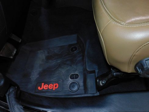 Used 2022 Jeep Wrangler Unlimited Rubicon 4xe w/ Dual Top Group image 39