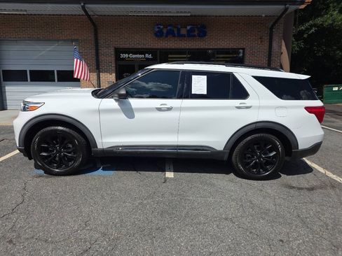 Used 2020 Ford Explorer XLT w/ Equipment Group 202A RWD image 2