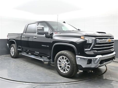 Used 2025 Chevrolet Silverado 2500 LTZ w/ LTZ Convenience Package image 2