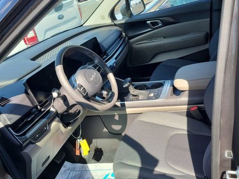 Used 2026 Kia Carnival LX image 7